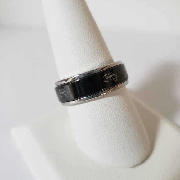 Men's Scorpion Spinner Ring - Picture 2 of 4